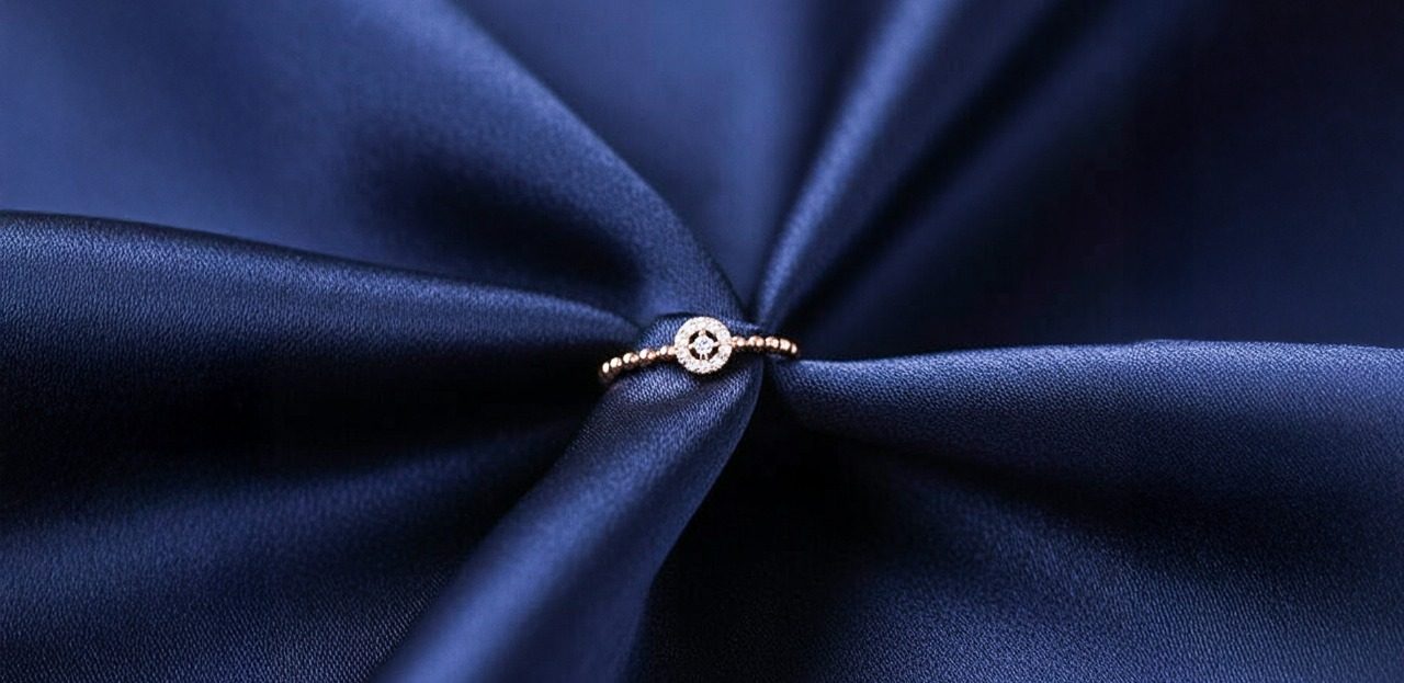 Timeless Brilliance Redefined: Discover the Elegance of Our 18kt Gold Diamond Ring Collection